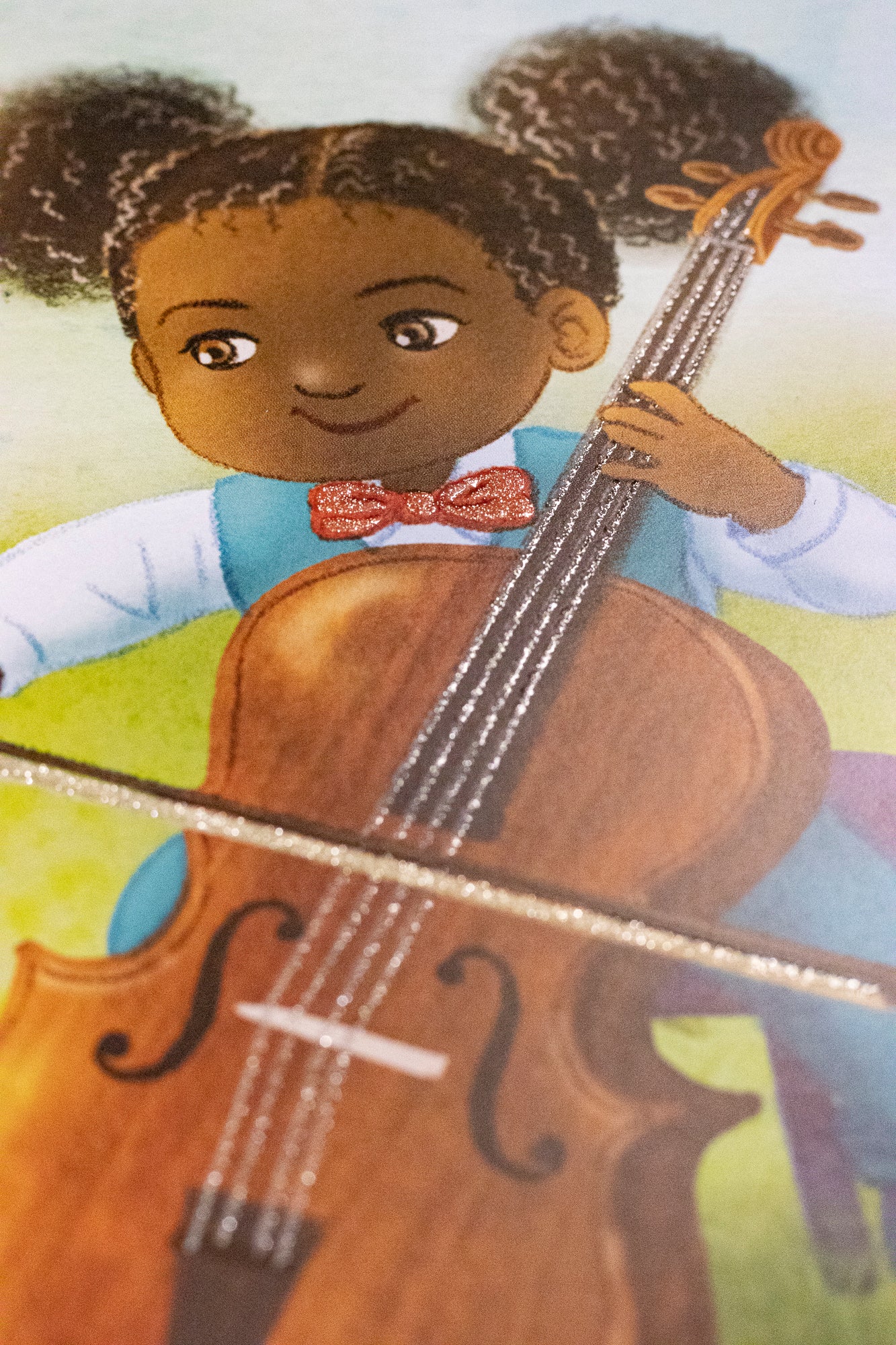 Poster DIN A3 mit Bio-Glitzereffekt "Cello und Pfau"