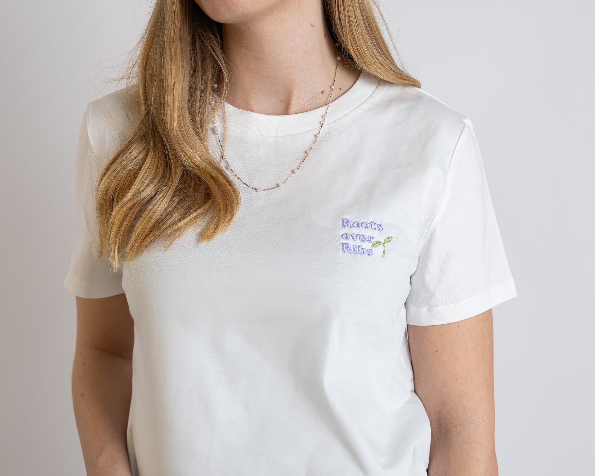 Shirt tailliert "Roots over Ribs"