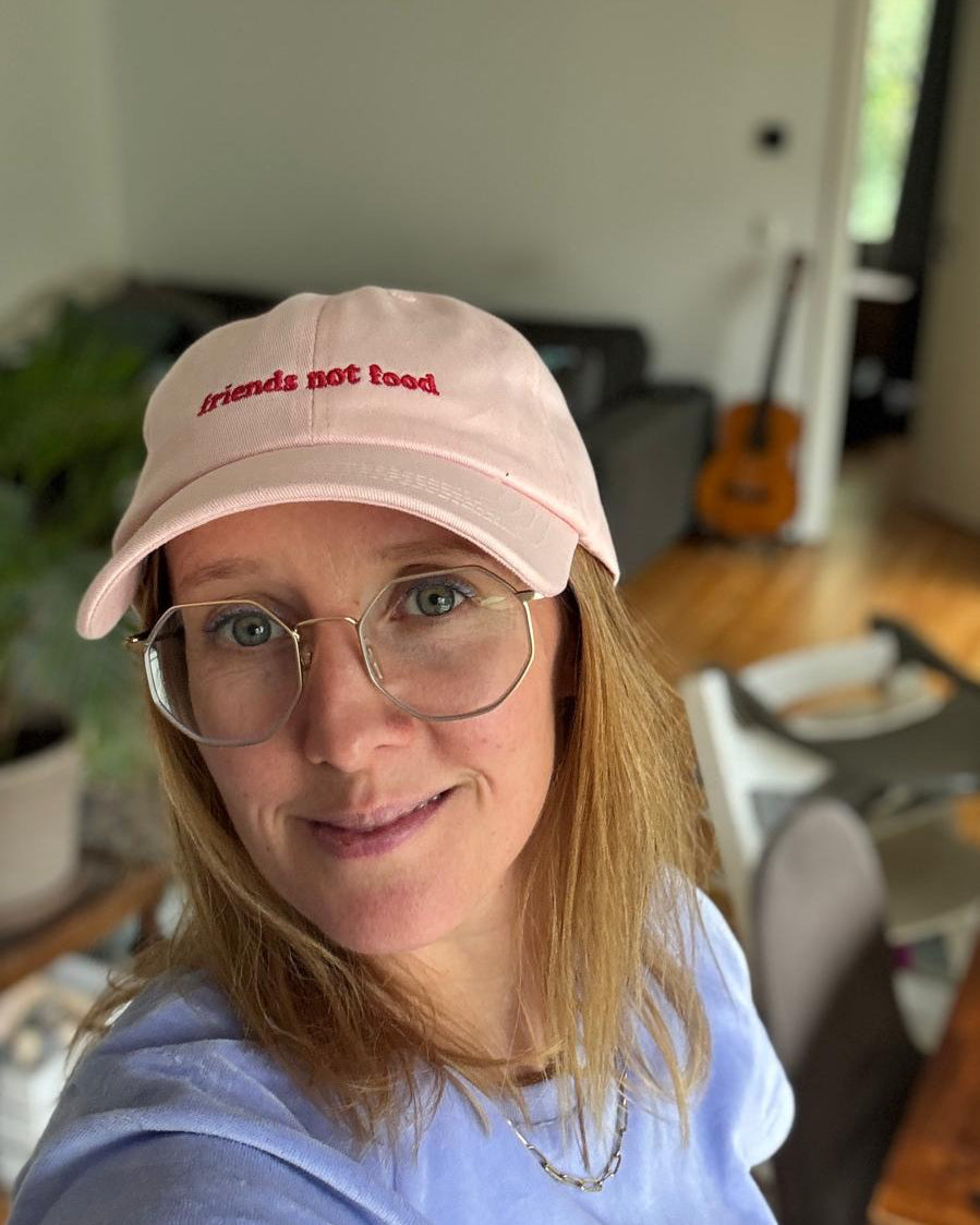Cap "friends not food" pink