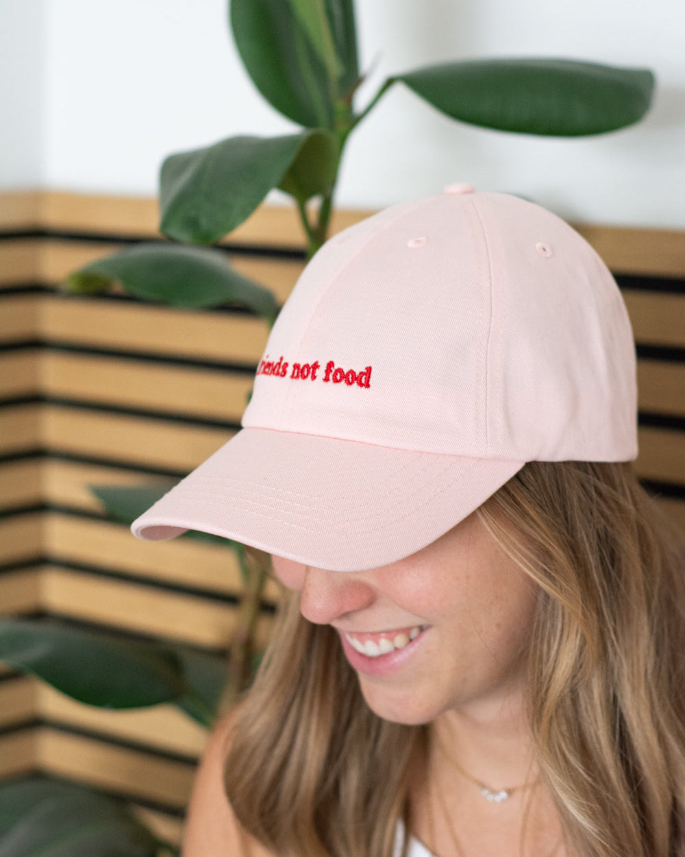 Cap "friends not food" pink